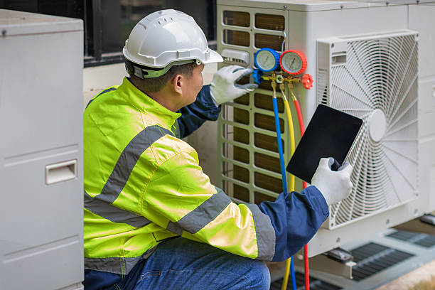 Professional Hvac Maintenance technician working in Corona Del Mar, CA